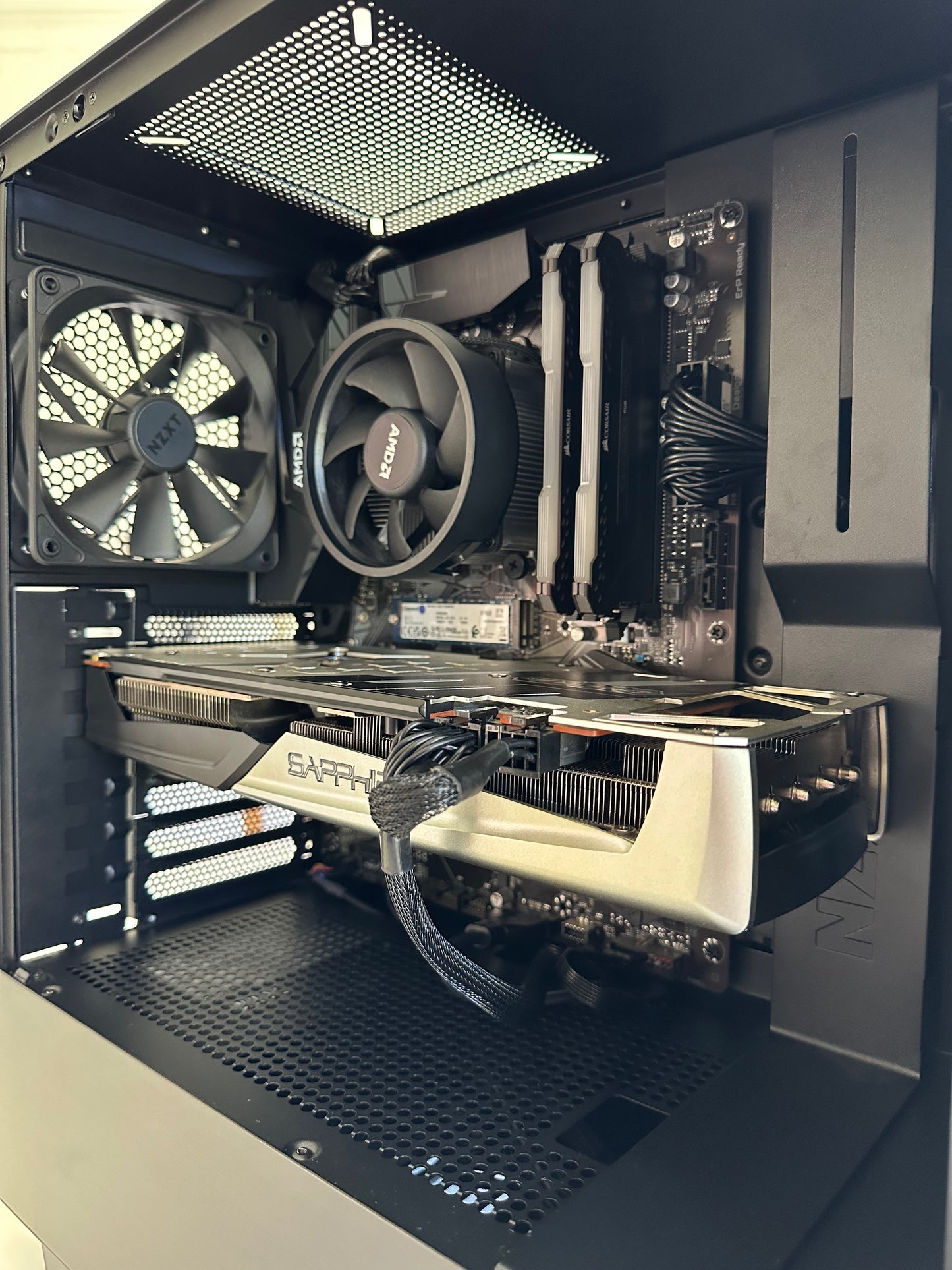 Gamer PC / RX 5700 XT 8gb / R5 5600X / 16gb DDR4 / 500gb SSD / Win 10