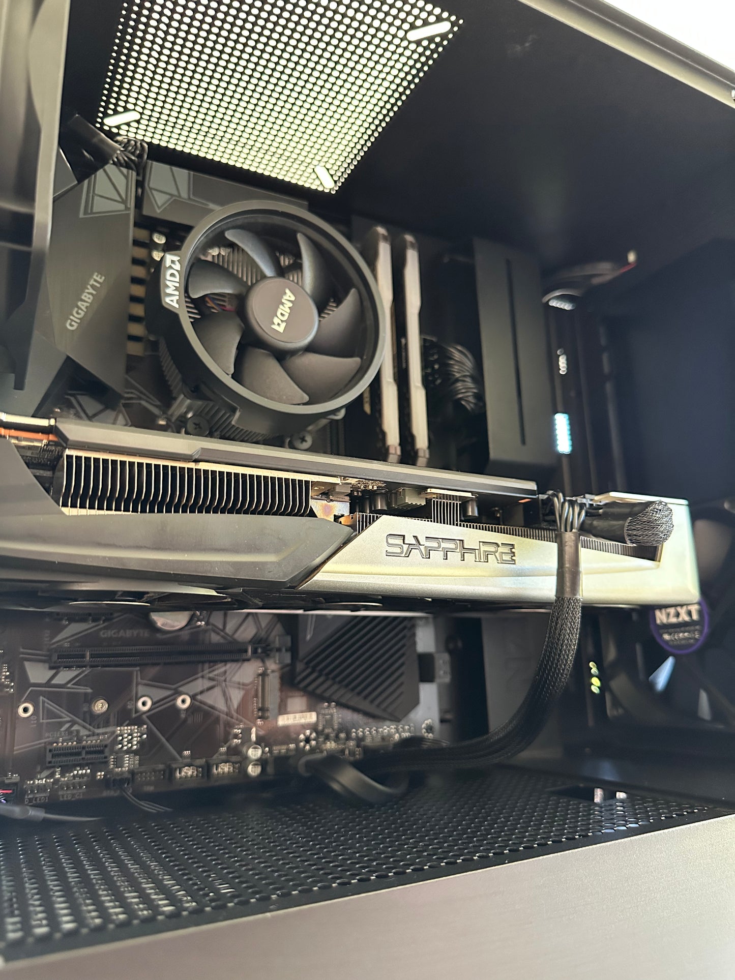 Gamer PC / RX 5700 XT 8gb / R5 5600X / 16gb DDR4 / 500gb SSD / Win 10