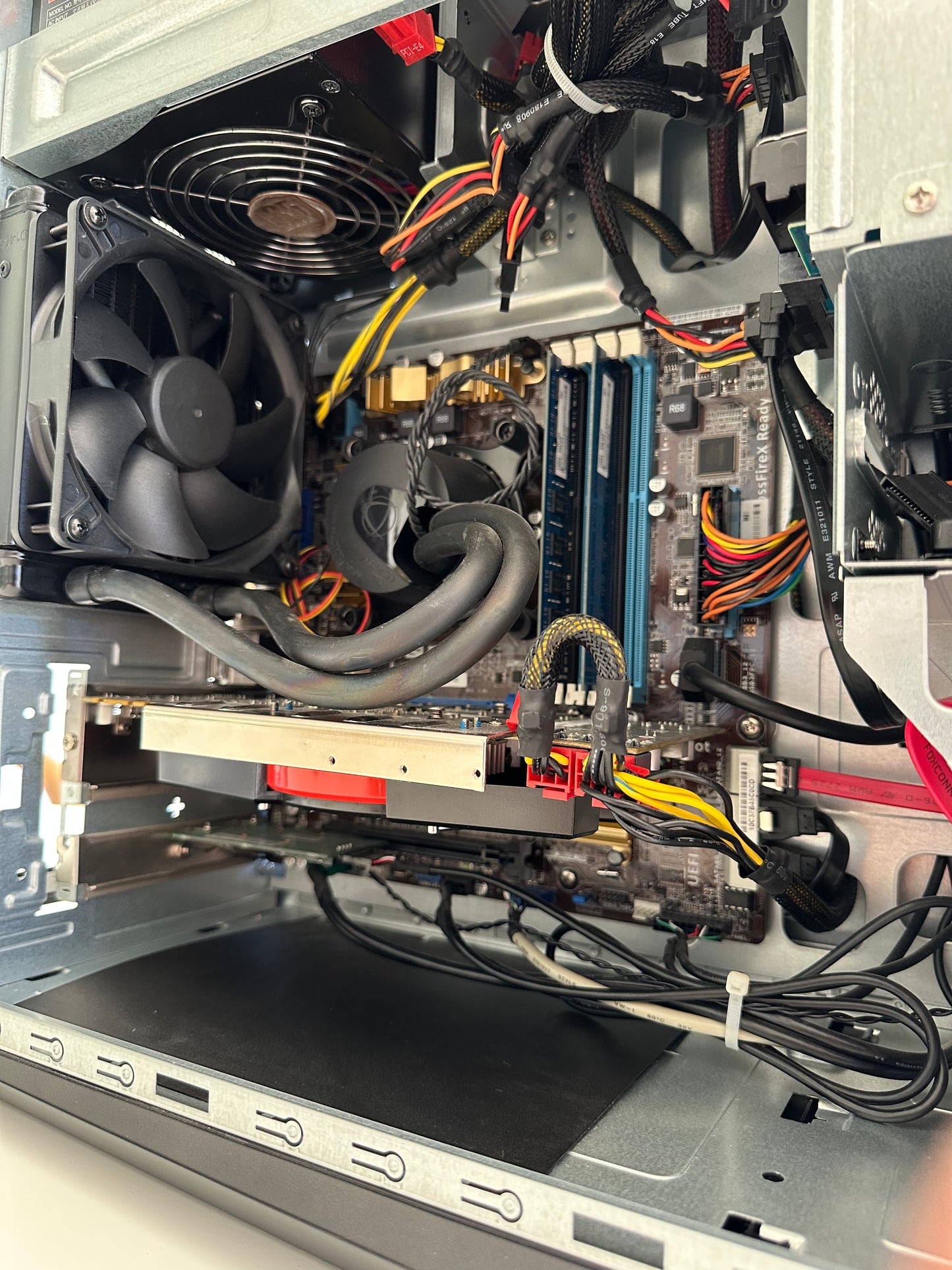 Gamer PC / GTX 760 3gb / i5 4670k / 12gb DDR3 / 256gb SSD / Win 10
