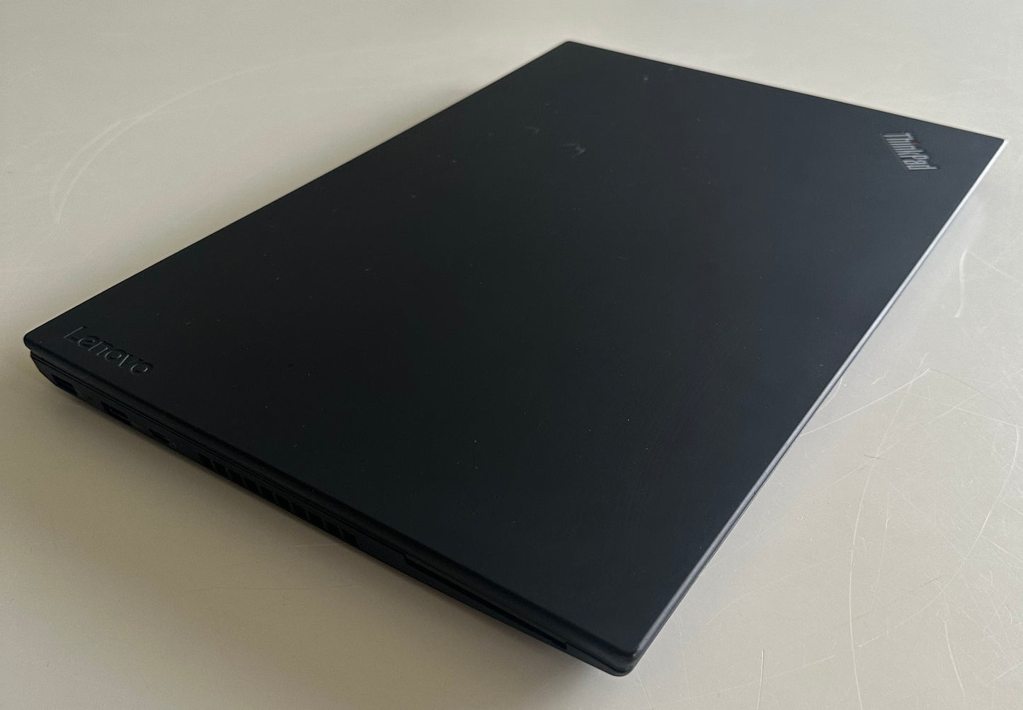 Lenovo Thinkpad T570 / 15" HD / i5 7200u / 8gb Ram / 256gb SSD / Win 11