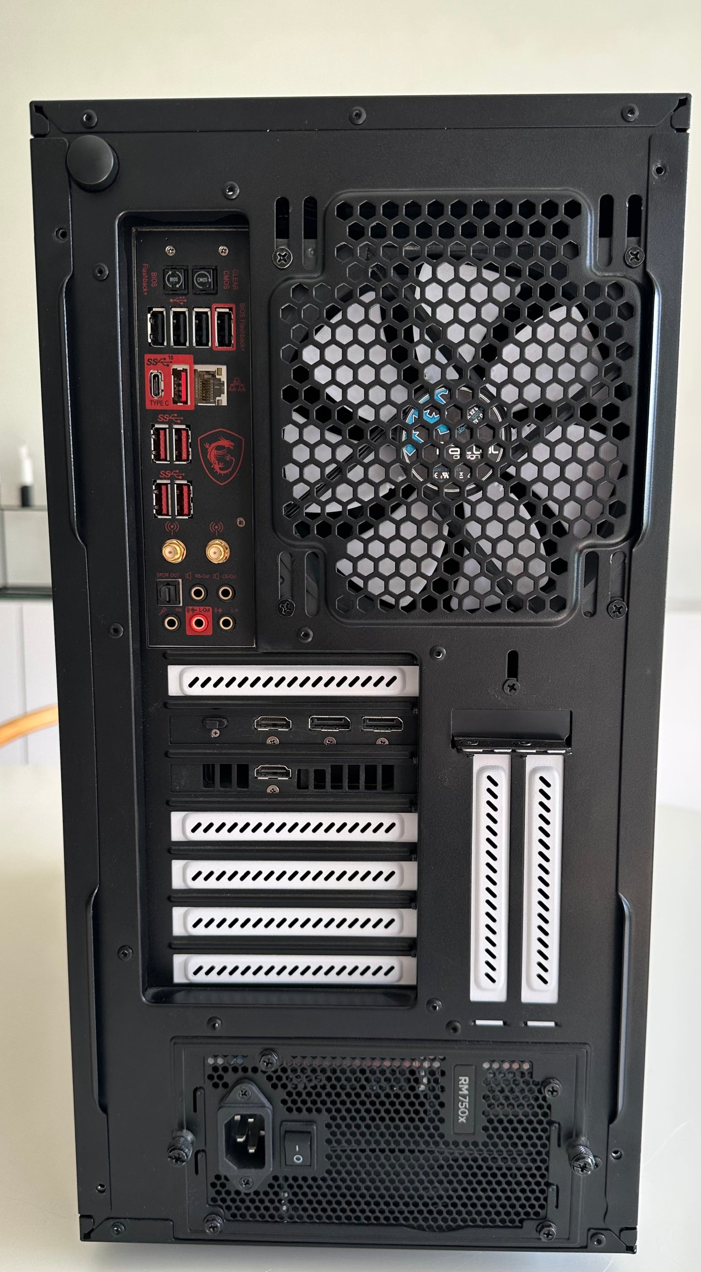 Gamer PC / RTX 2070 Super 8gb / i9 9900K / 32gb DDR4 / 1TB SSD / Win 11
