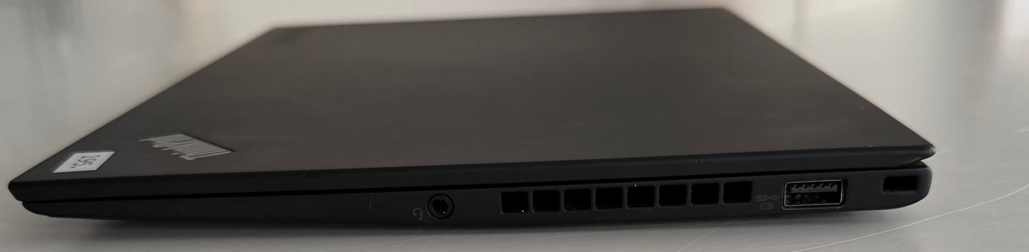 Lenovo Thinkpad X1 Carbon Gen 5 / 14 FHD / i5 6300u / 8gb Ram / 256gb SSD / Win 11