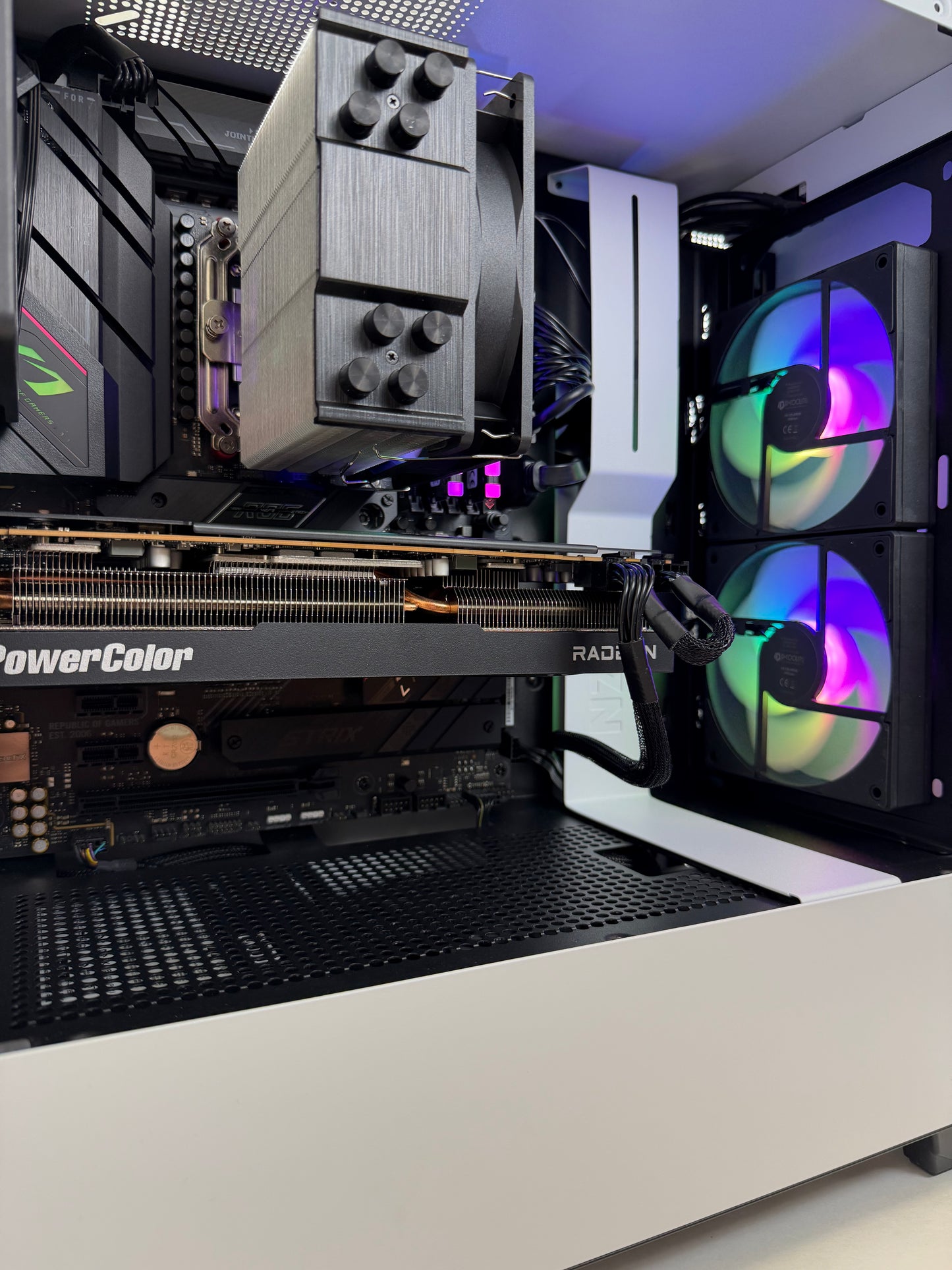 Gamer PC / Ryzen 5 9600X / 32gb DDR5 / RX 7800 XT 16gb / 500gb Nvme SSD / Windows 11