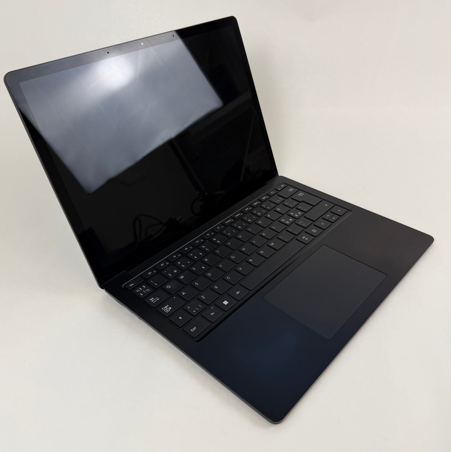 Microsoft Surface Laptop 5 / 13.5" / Intel i5 1245u / 16gb Ram / 256gb SSD / Win 11