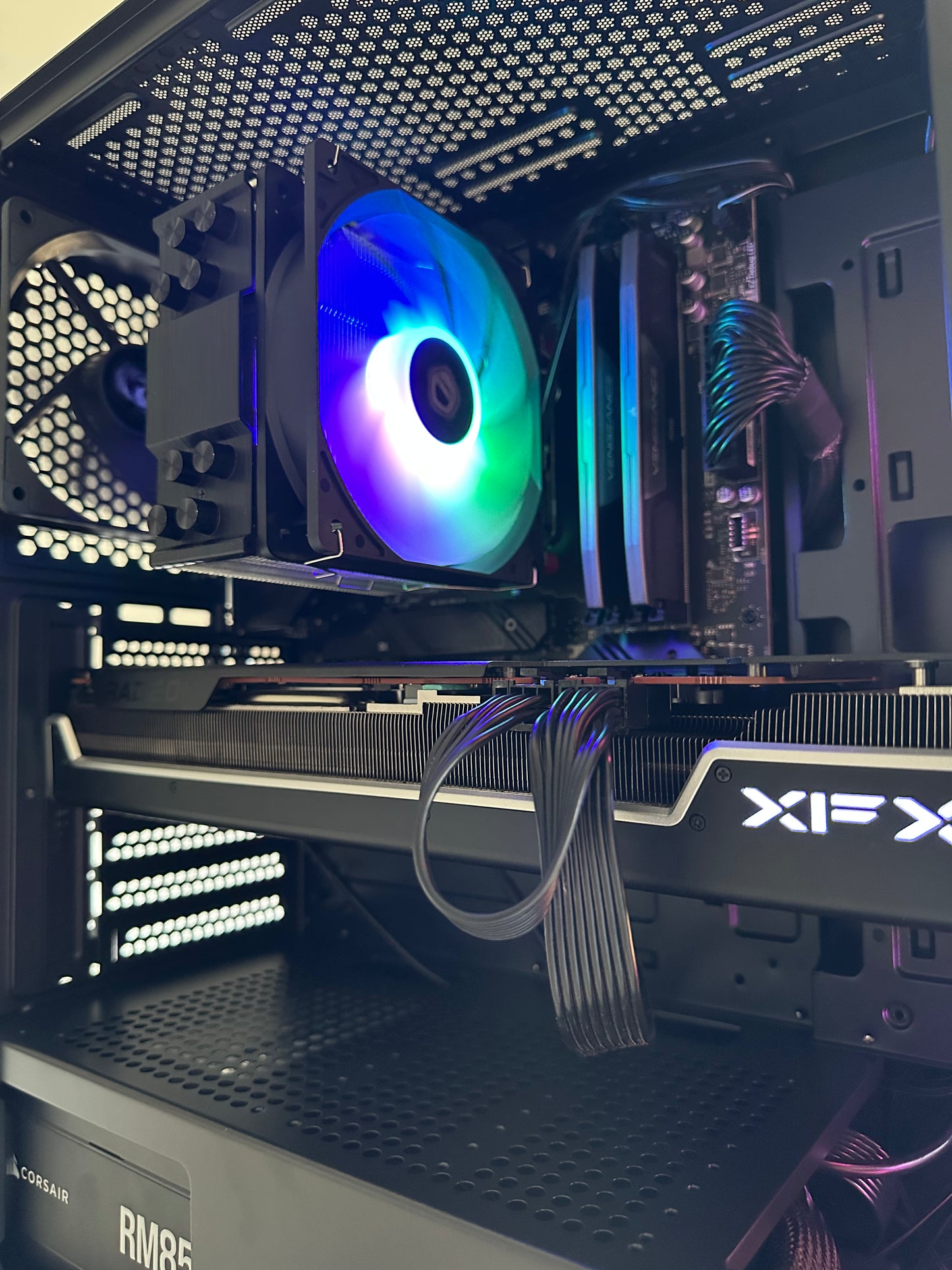 Gamer PC / RX 7900 XT 20gb / R7 7700 / 32gb DDR5 / 500gb SSD / Win 11