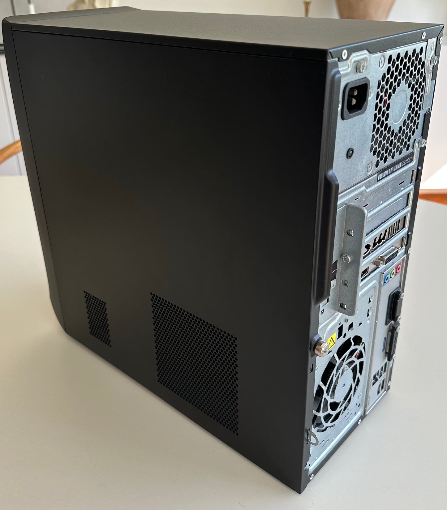 Stationær PC / GTX 1050 / i7 3770 / 16gb DDR3 / 256gb SSD / 1TB HDD / Win 10