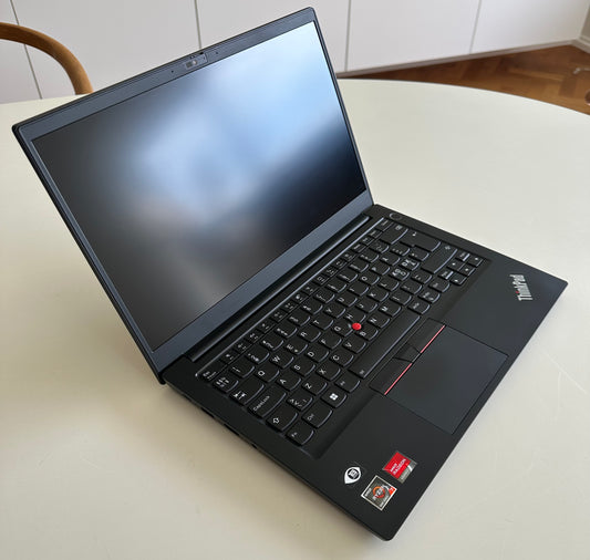 Lenovo Thinkpad E14 Gen 4 / 14" HD / Ryzen 7 5825u / 16 gb Ram / 500gb SSD / Windows 11