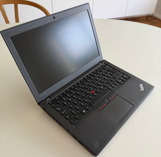 Lenovo Thinkpad X270 / 12.5" HD / i5 7200u / 8gb Ram / 128gb SSD / Win 11