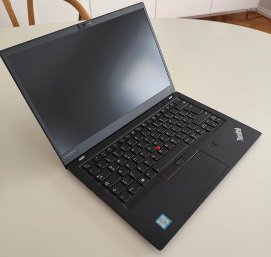 Lenovo Thinkpad X1 Carbon Gen 5 / 14 FHD / i5 6300u / 8gb Ram / 256gb SSD / Win 11