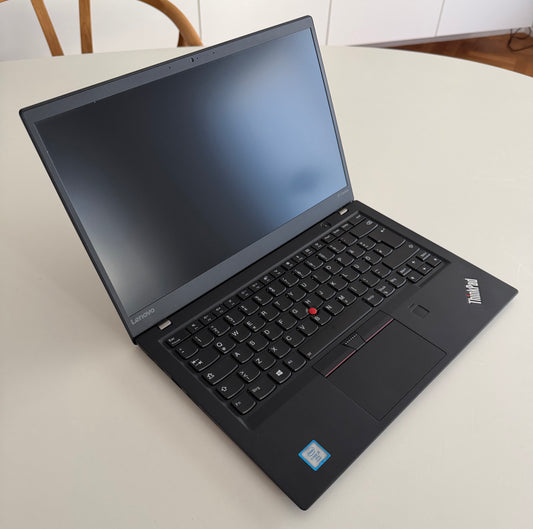 Lenovo Thinkpad X1 Carbon Gen 5 / 14 FHD / i5 6300u / 8gb Ram / 256gb SSD / Win 11