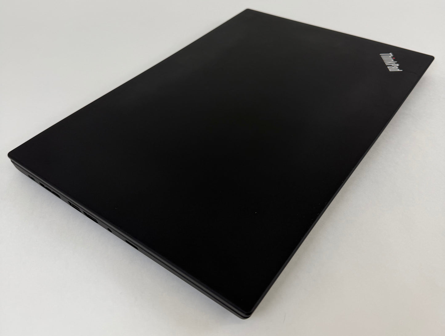 Lenovo Thinkpad T590 / 15" HD / i5 8265u / 8gb Ram / 256gb SSD / Win 11