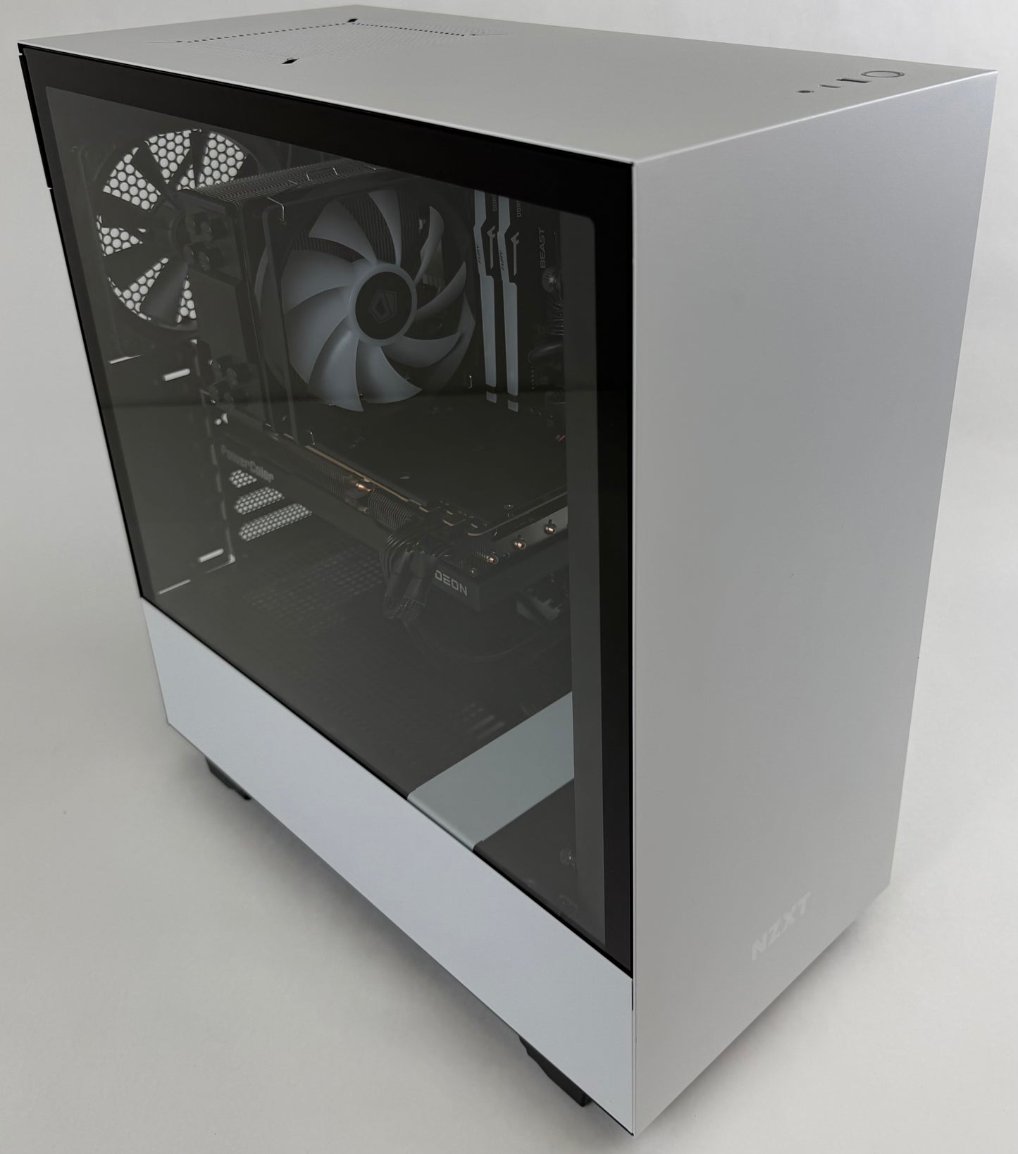 Gamer PC / Ryzen 5 9600X / 32gb DDR5 / RX 7800 XT 16gb / 500gb Nvme SSD / Windows 11