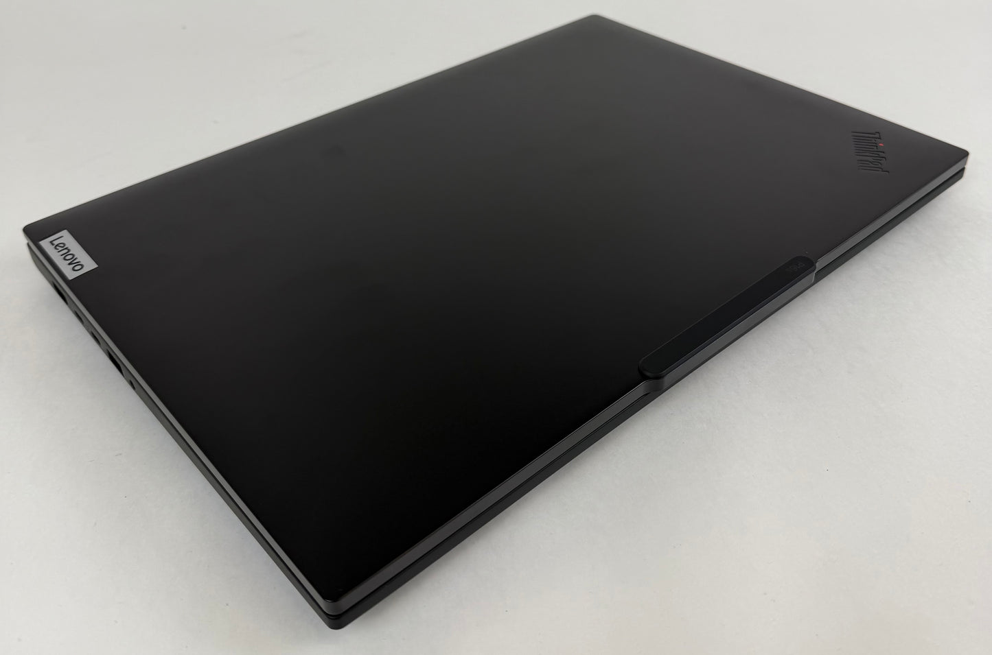 Lenovo Thinkpad P16s Gen 3 / 16" / RTX 500 Ada / Core Ultra 7 155H / 32GB RAM / 1TB SSD