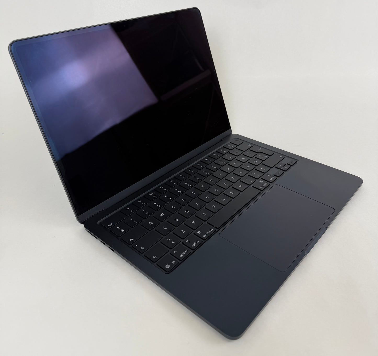 MacBook Air M4 / 13” / 16gb Ram / 256gb SSD / Midnight