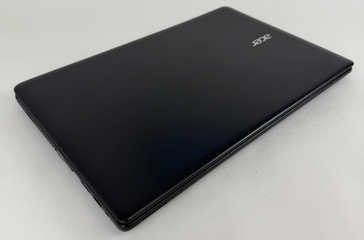 Acer Travel Mate P255 / 15" / i3 4010U / 4gb Ram / 120gb SSD / Win 11