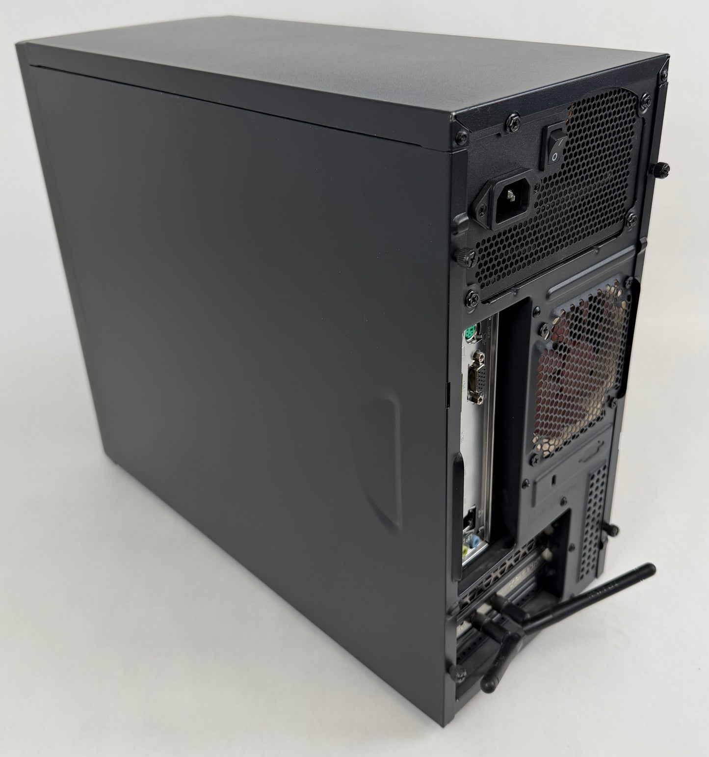 Gamer PC / RX 5600 XT 6gb / i5 8500 / 16gb Ram / 250gb SSD / Windows 11
