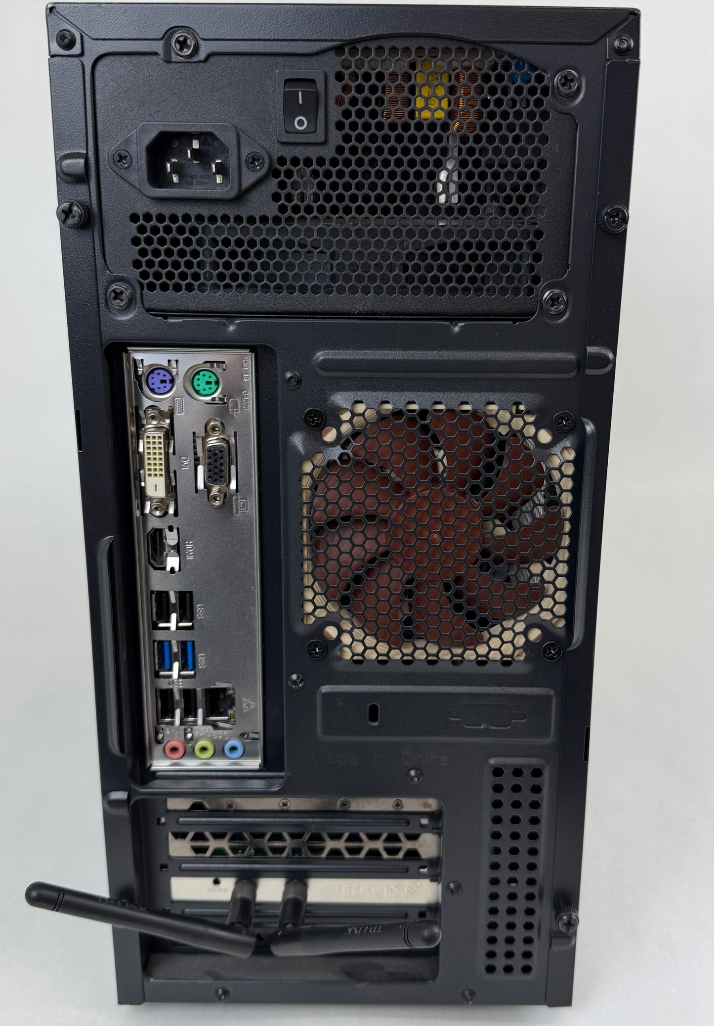 Gamer PC / RX 5600 XT 6gb / i5 8500 / 16gb Ram / 250gb SSD / Windows 11
