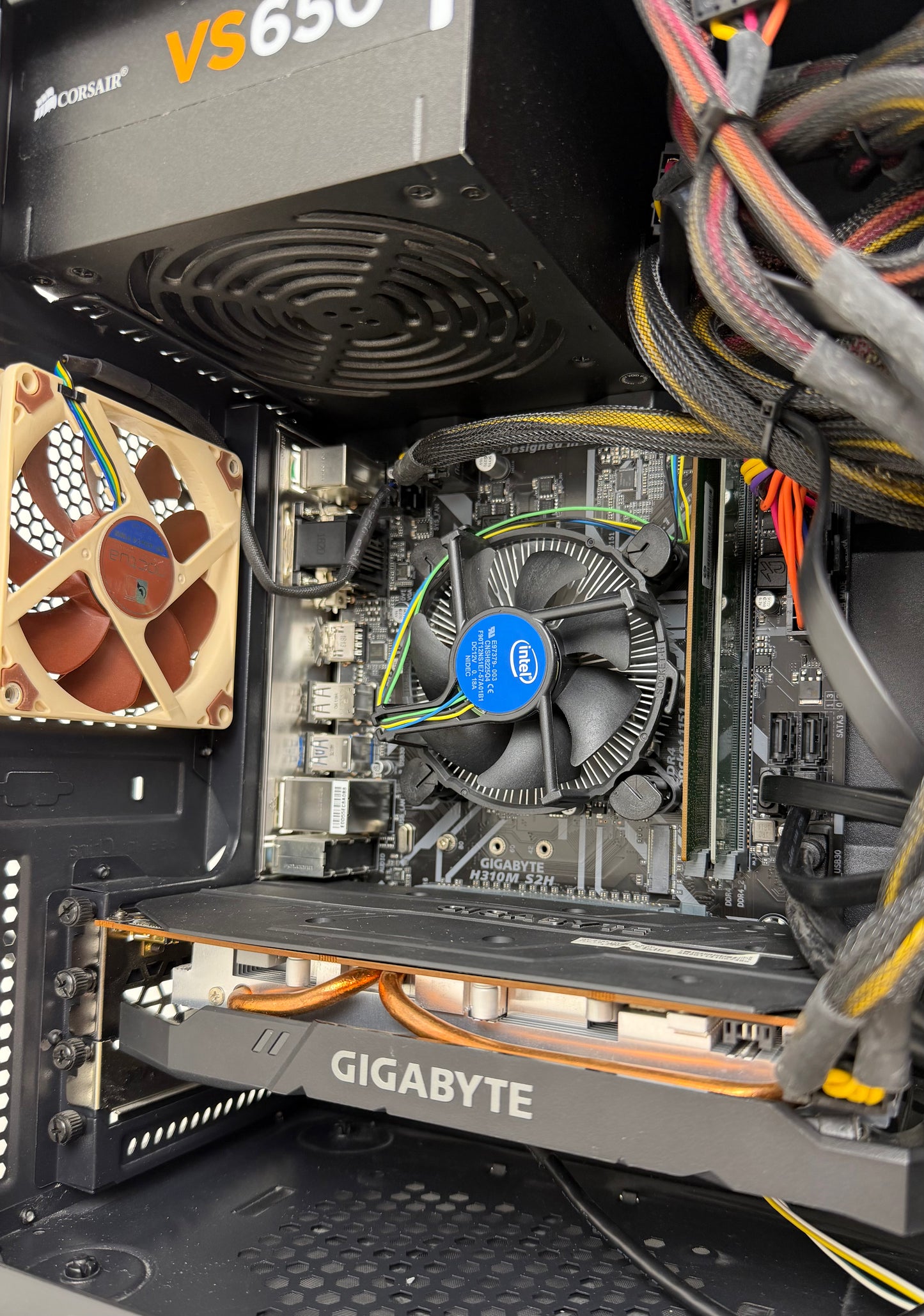 Gamer PC / RX 5600 XT 6gb / i5 8500 / 16gb Ram / 250gb SSD / Windows 11