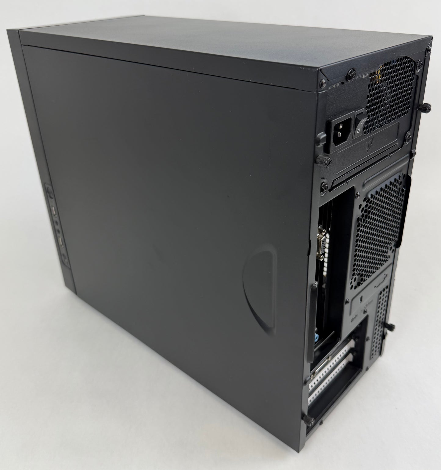 Gamer PC / GTX 1070 8gb / R3 2200G / 16gb Ram / 250gb SSD / Windows 11