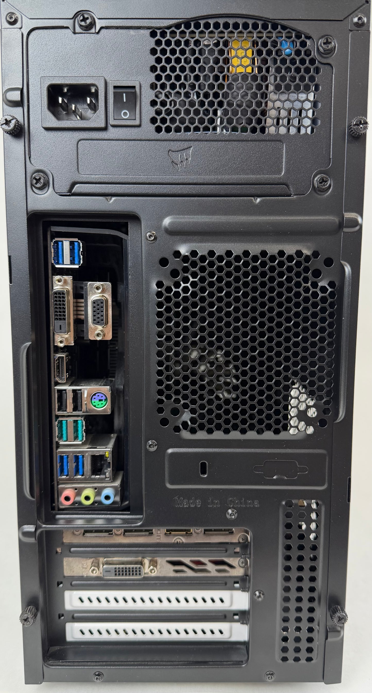 Gamer PC / GTX 1070 8gb / R3 2200G / 16gb Ram / 250gb SSD / Windows 11