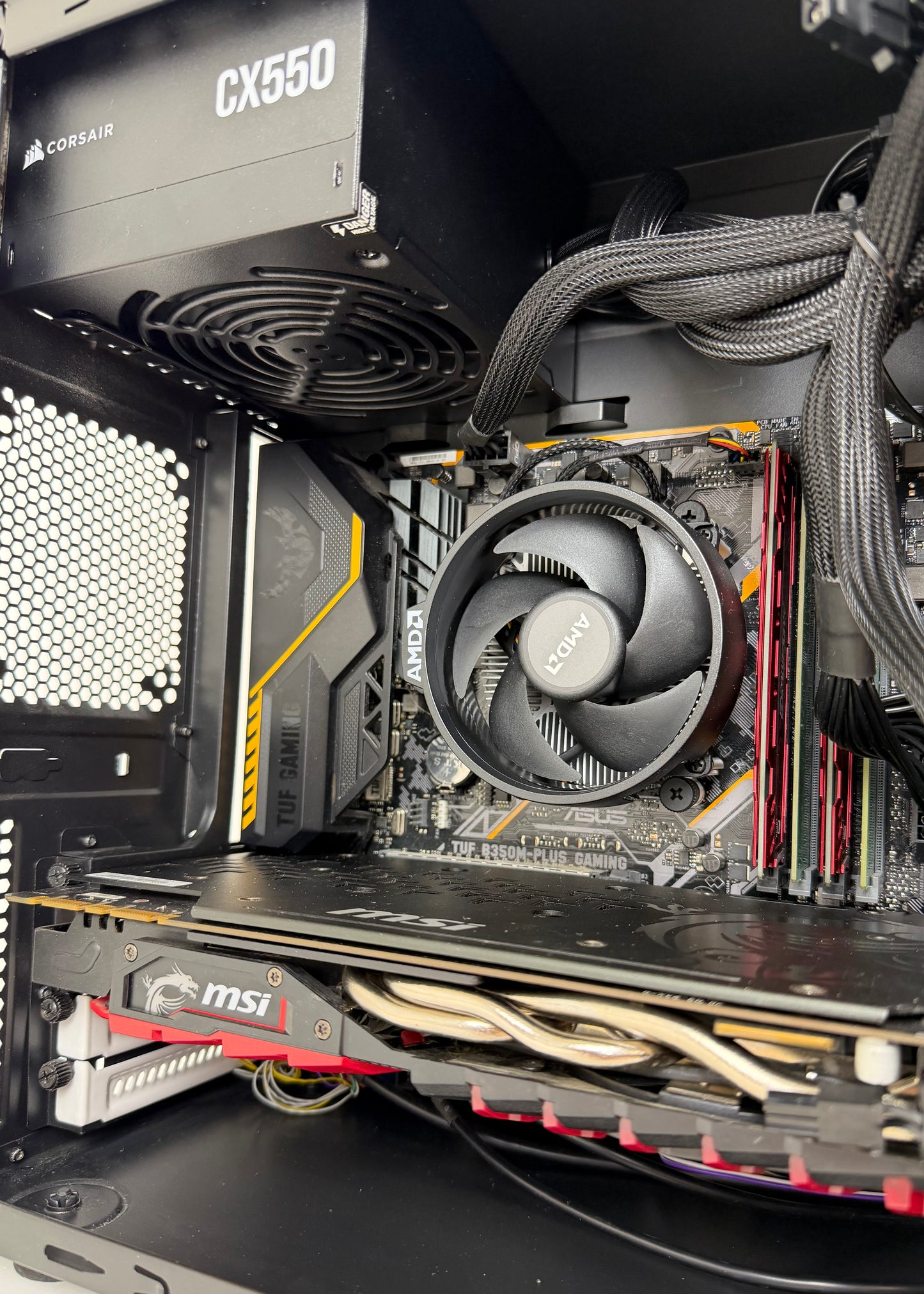 Gamer PC / GTX 1070 8gb / R3 2200G / 16gb Ram / 250gb SSD / Windows 11