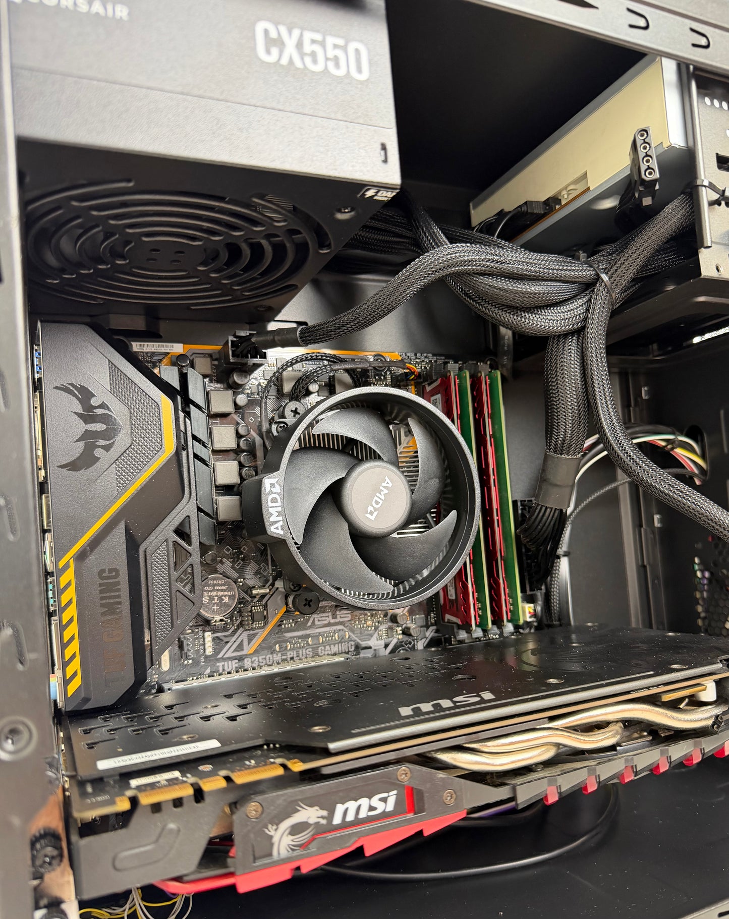 Gamer PC / GTX 1070 8gb / R3 2200G / 16gb Ram / 250gb SSD / Windows 11